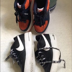 2 pairs of nike shoes